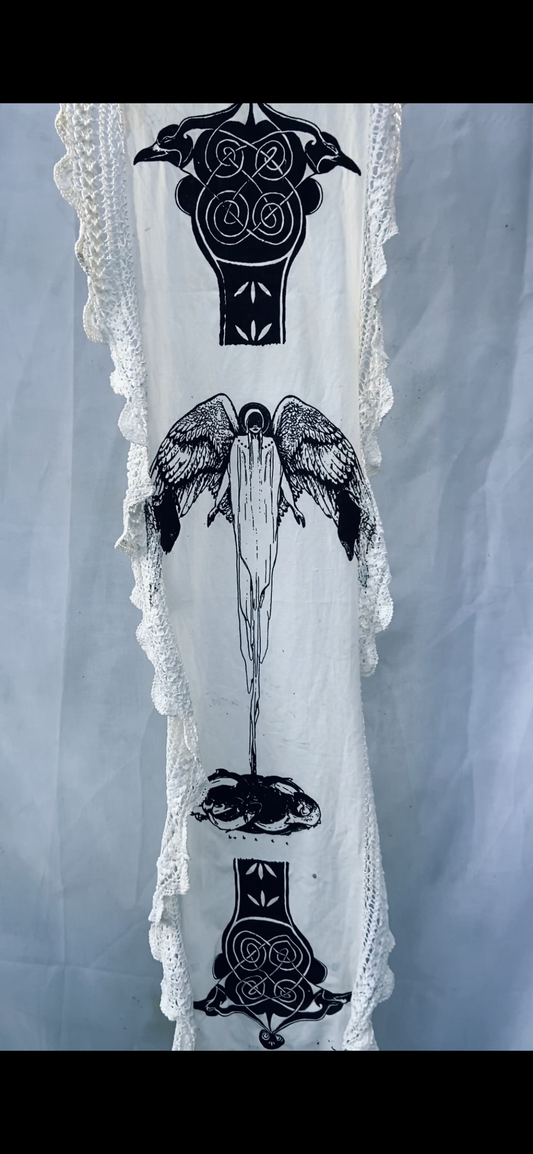 well maiden's pictisch altar cloth